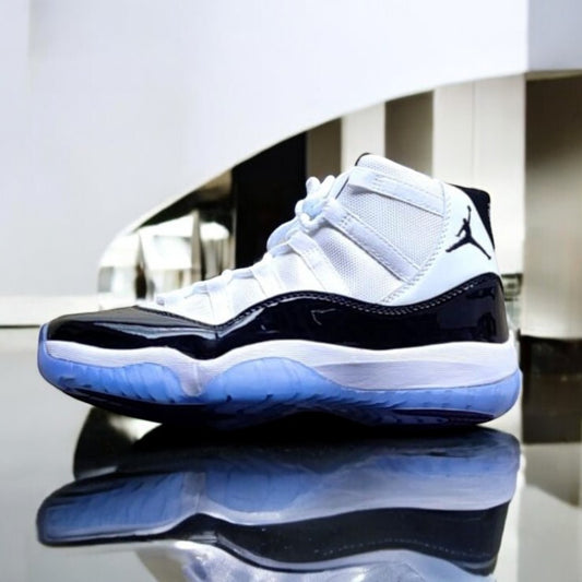 NIKE Air Jordan 11